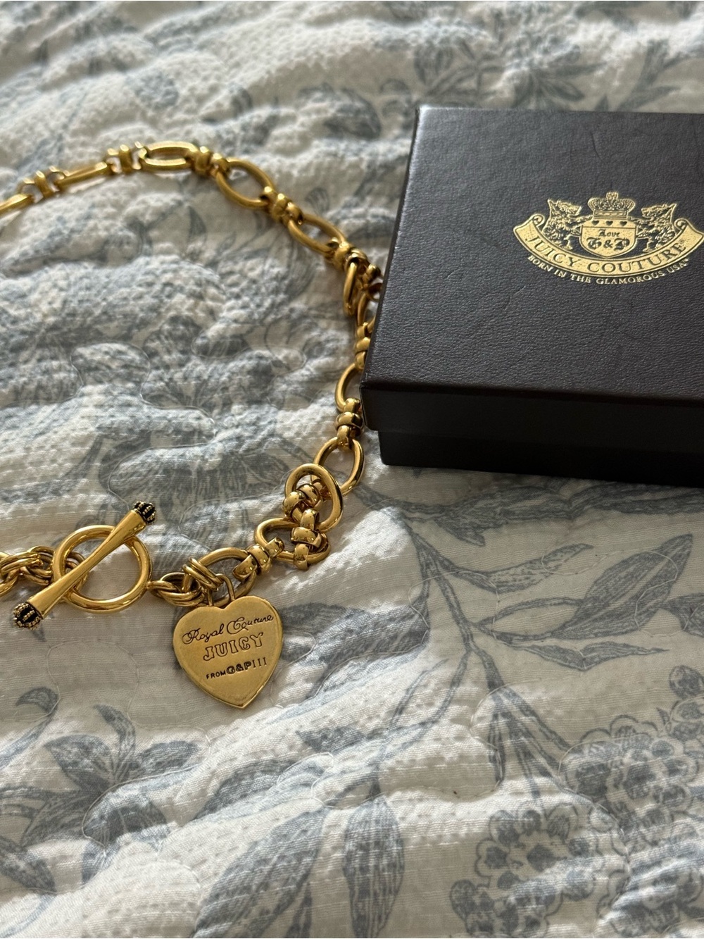 Juicy Couture Gold Heart Charm Toggle Necklace. Vintage.